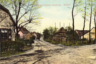 14464 Gezicht in de Soesterbergsestraat met bebouwing te Soest.